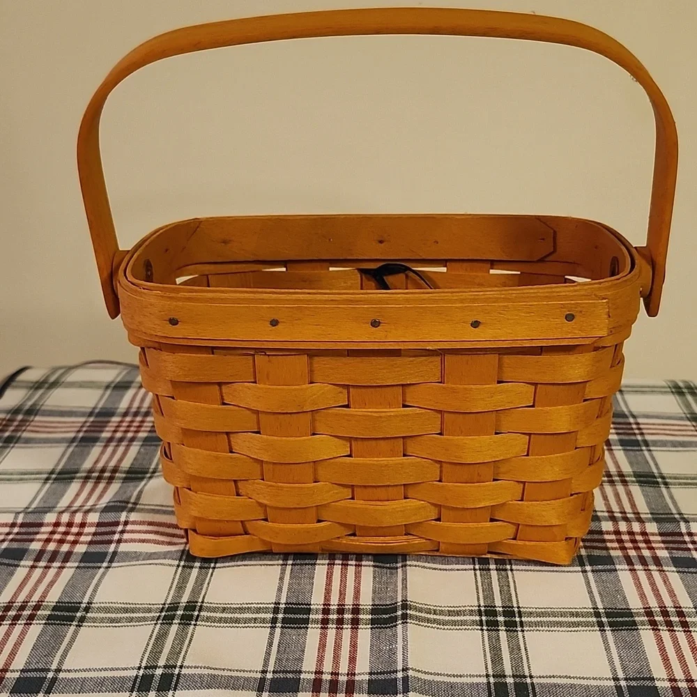 Longaberger Hartville Tour Basket with Heart Tag